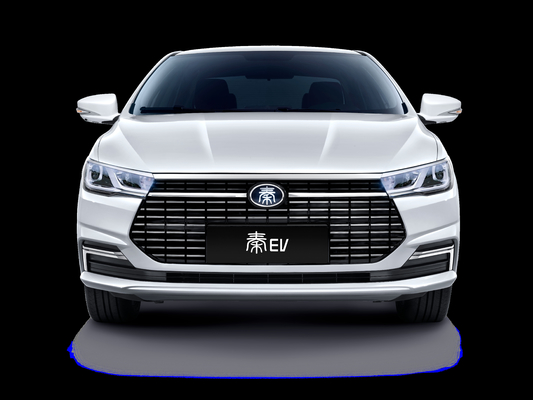 รถแท็กซี่ไฟฟ้า Qin EV ของ BYD มีระยะทาง 450 กิโลเมตร และมีตัวรถสีสองสี