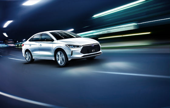 รถแท็กซี่ไฟฟ้า BYD E3 วิ่งได้ระยะทาง 401 กม. การขนส่งที่ราบรื่น