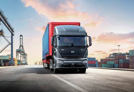 ระบบมัลติมีเดีย รุ่น Q3 Tractor Long Range Edition รวมอยู่ด้วย